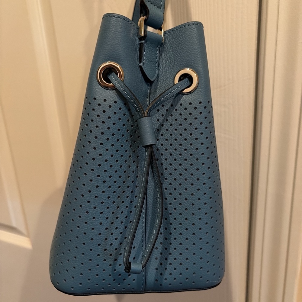 Elegant Blue Bucket Shoulder Bag - Picture 8 of 9